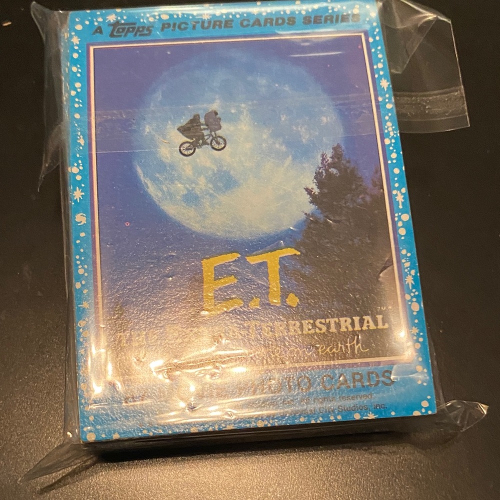 Topps E.T. Picture Cards - Blue and Yellow
